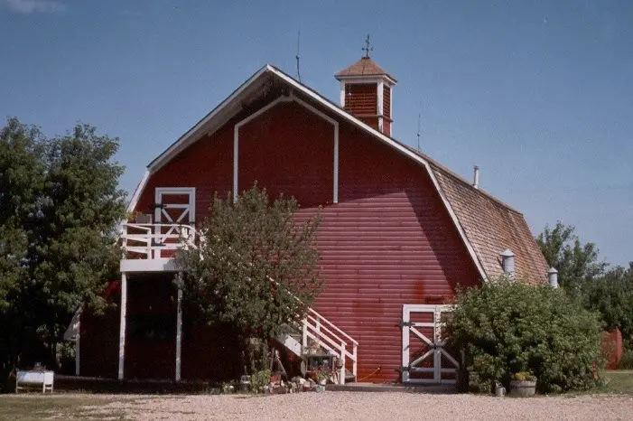 RedMarketBarn3